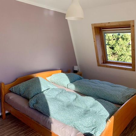 Kleines Reihenhaus Im Chiemgau Apartment Зигсдорф Екстериор снимка