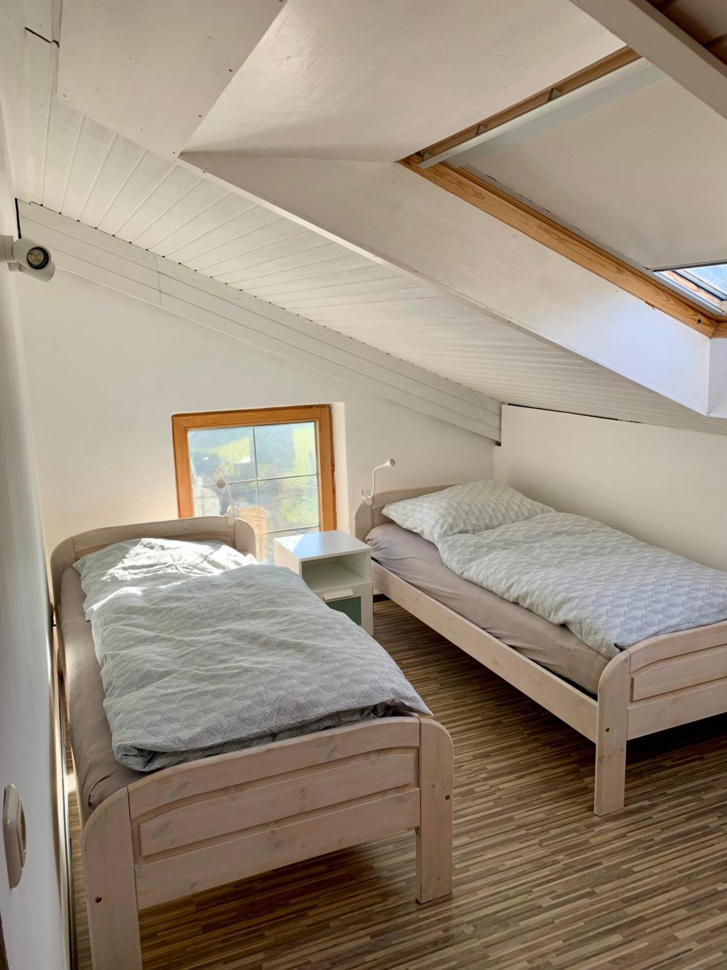 Kleines Reihenhaus Im Chiemgau Apartment Зигсдорф Екстериор снимка