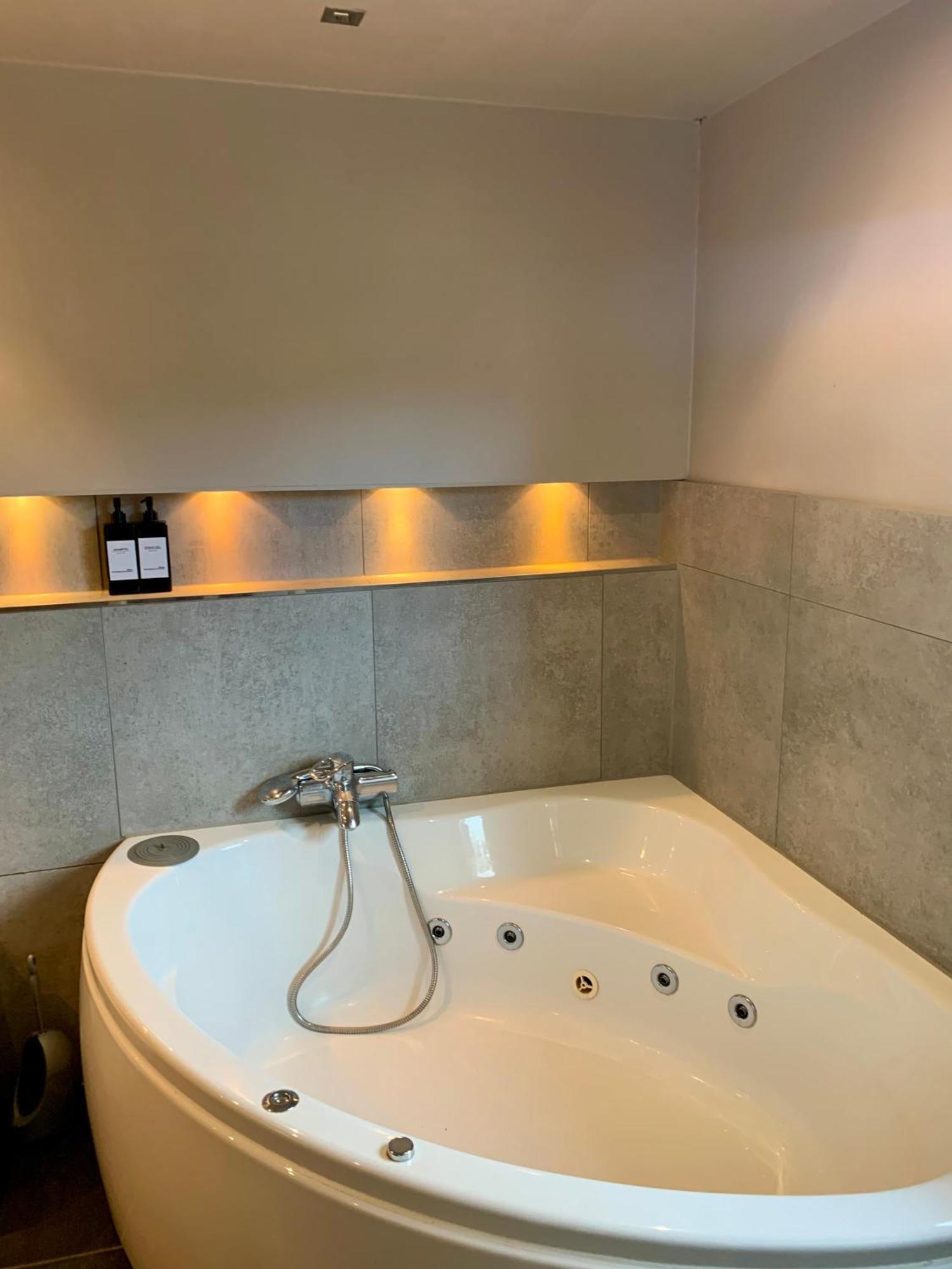 Kleines Reihenhaus Im Chiemgau Apartment Зигсдорф Екстериор снимка